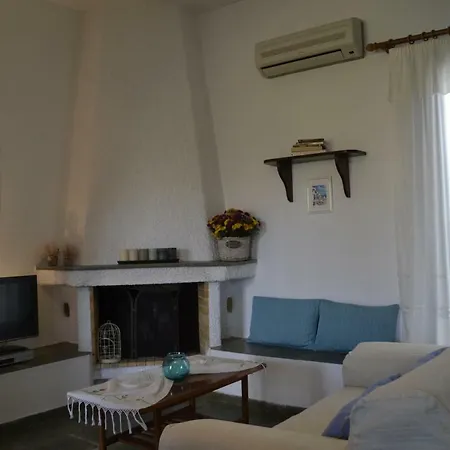 Semesterbostad Charming Traditional House In Agia Anna Beach *